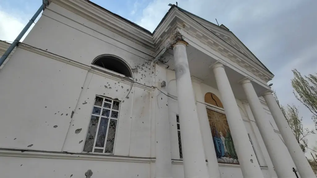 Росіяни обстріляли Свято-Духівський собор у Херсоні: влучили в дах