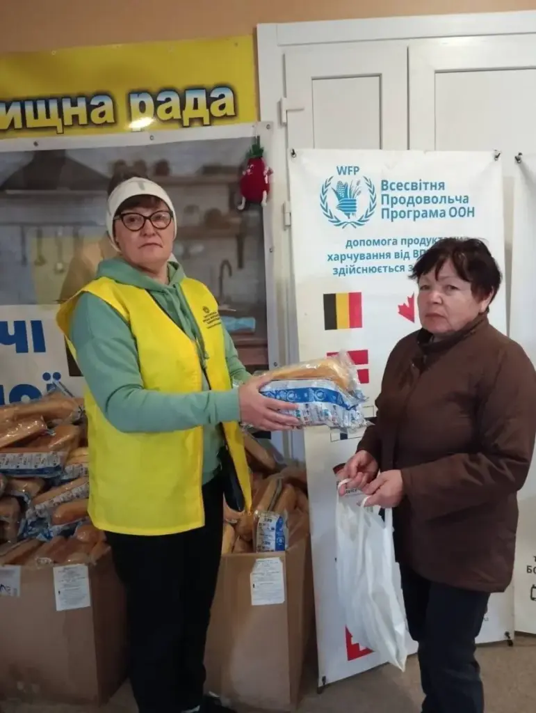 Херсон: 1700 буханців хліба та 1440 продуктових наборів доставили жителям