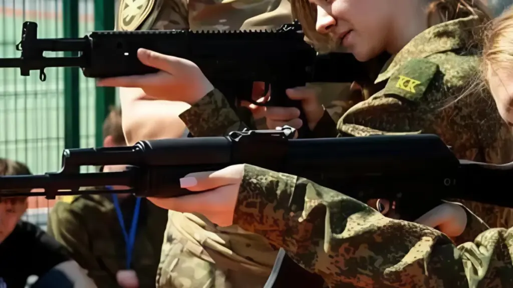 Молодь Херсонщини навчали тактичній медицині та зброї на форумі “Юнармії”
