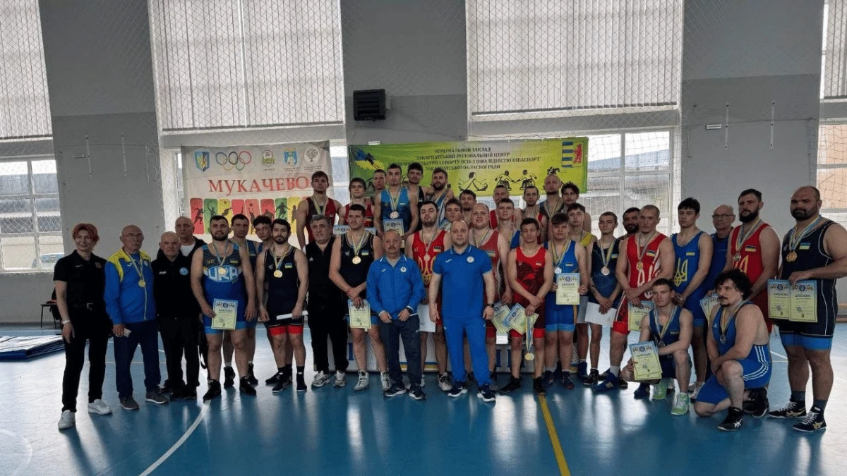 Троє борців з Херсонщини з медалями після Чемпіонату України з вільної та греко-римської боротьби в Мукачеві.