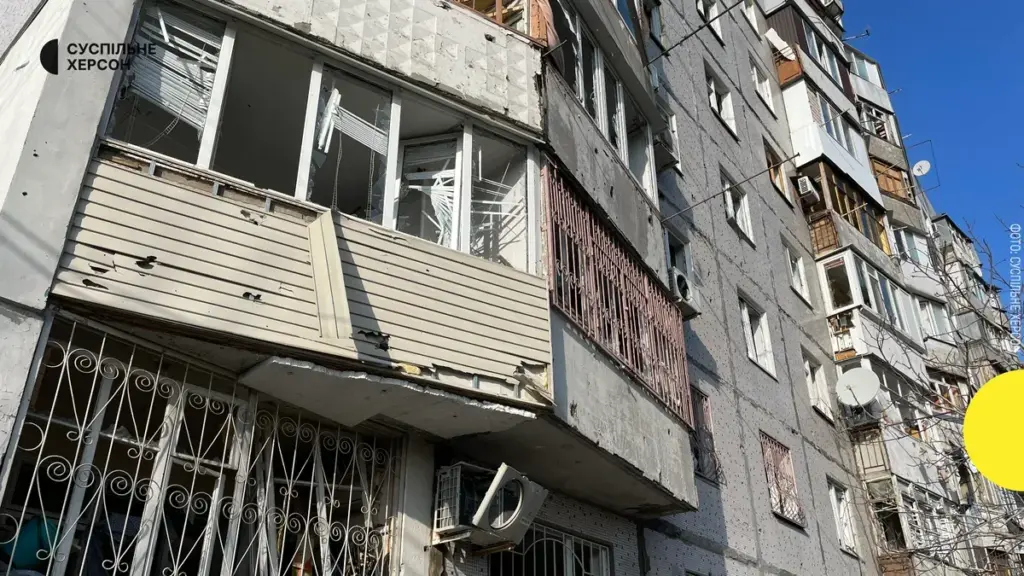 30-річна жінка у тяжкому стані після повторного обстрілу Корабельного району Херсона