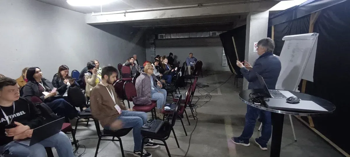Представниці Державного архіву Херсонської області Катерина Зекова та Олена Настасенко на тренінгу з оцифрування єврейської спадщини. 1