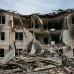 Зруйнований житловий будинок в Бериславі після російських обстрілів