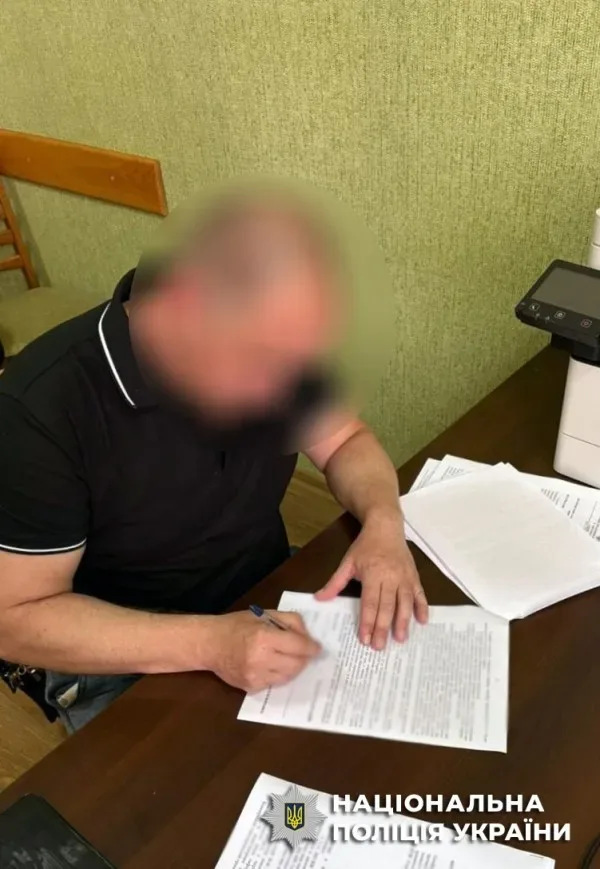 Держреєстратор з Голої Пристані незаконно зареєстрував 12 ділянок на 920 тисяч гривень