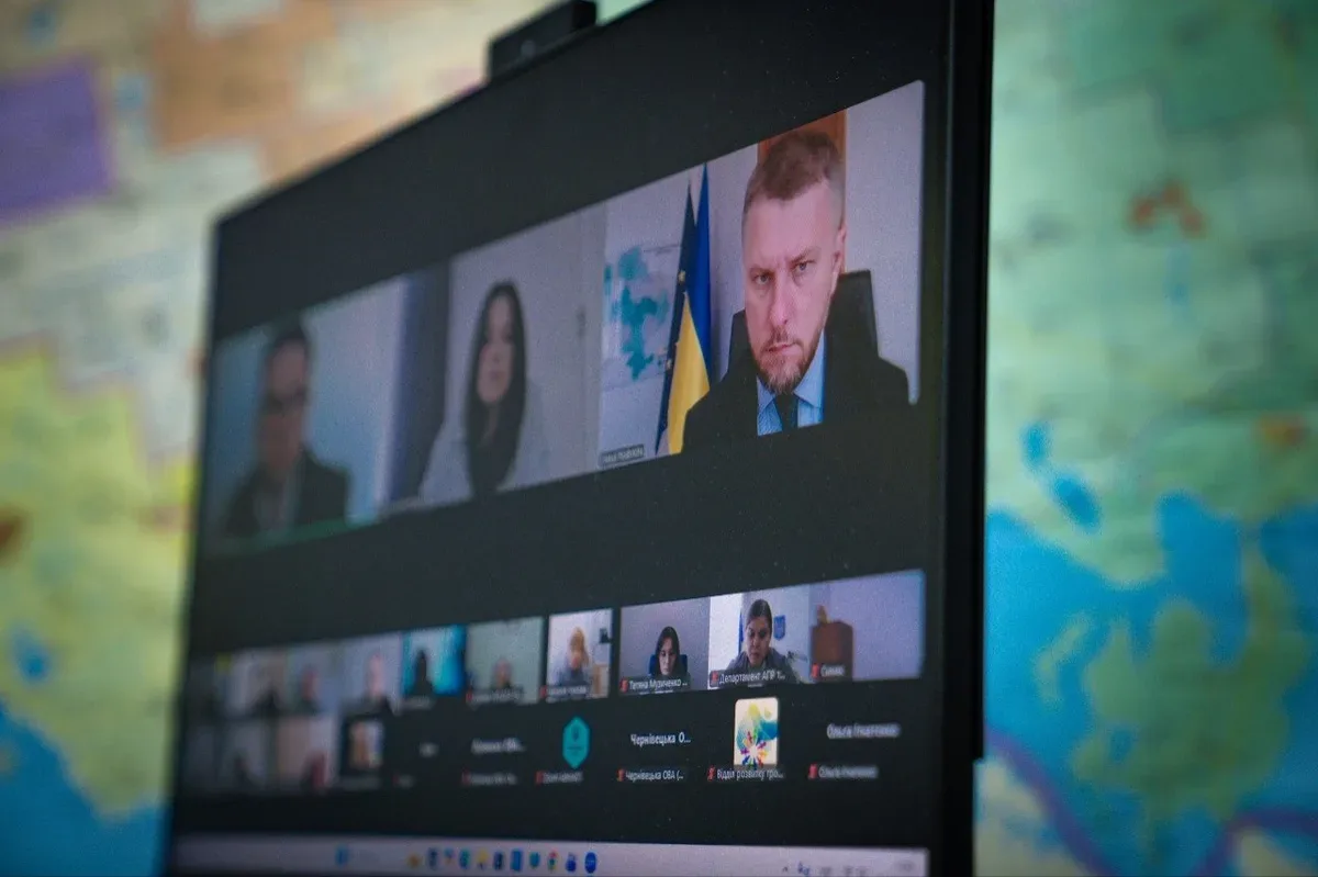 Дмитро Бутрій під час наради, де обговорюються штрафи для громад за неоприлюднення рішень 2