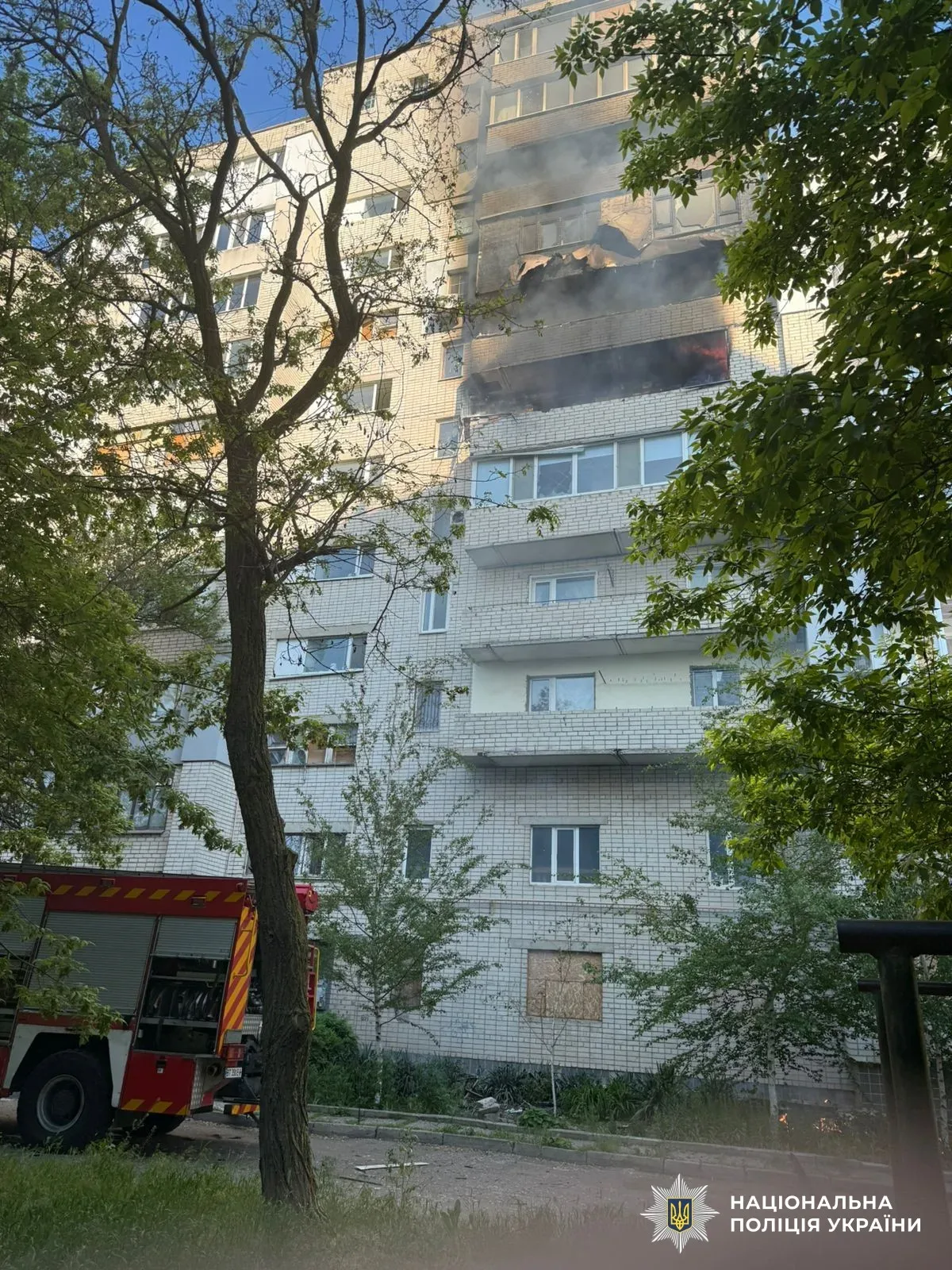 Наслідки російських обстрілів у Херсоні: пошкоджені будинки, працюють правоохоронці 1