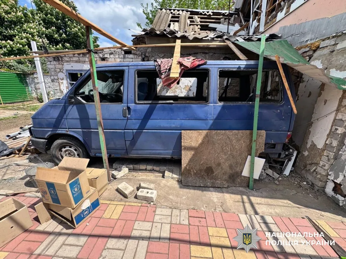 Наслідки обстрілів російськими військами на Херсонщині, пошкоджені будинки та автомобілі 3