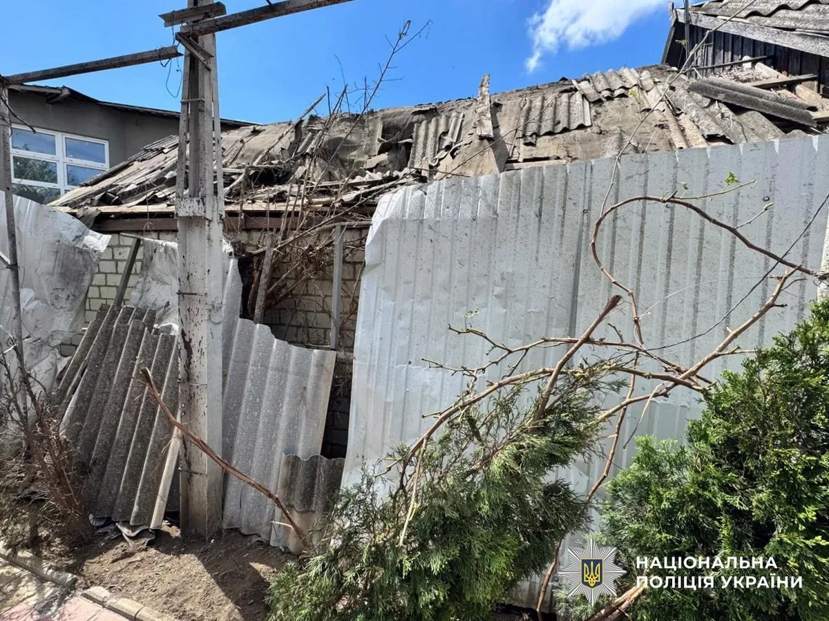 Наслідки обстрілів російськими військами на Херсонщині, пошкоджені будинки та автомобілі 4