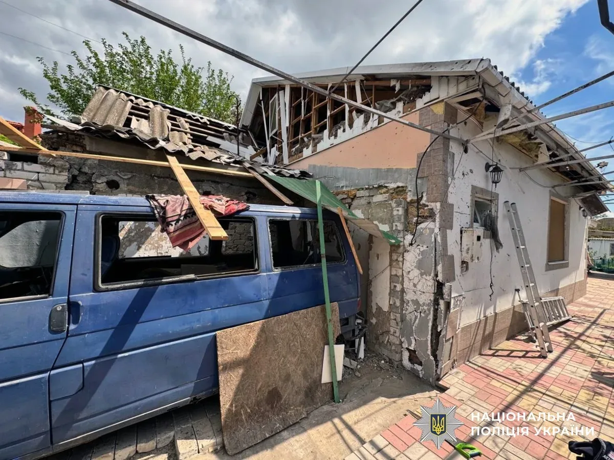 Наслідки обстрілів російськими військами на Херсонщині, пошкоджені будинки та автомобілі 5