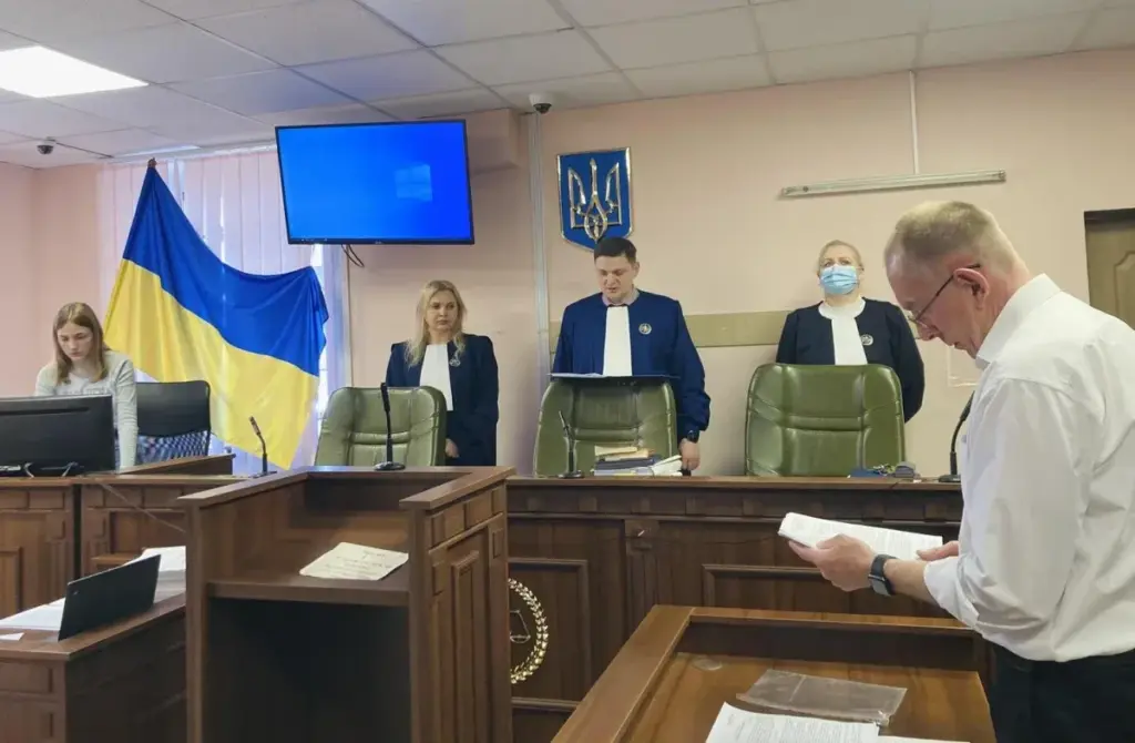 Ексосвітянка з Херсона судиться в Києві за викрадення 7 дітей та майна