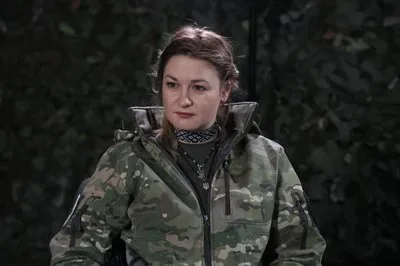 Бойова медикиня Ксенія "Гарпія" з Нової Каховки у формі ЗСУ, яка рятує людей та навчає тактичній медицині. 1