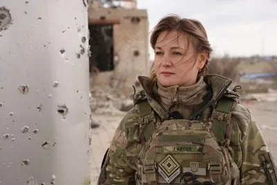 Бойова медикиня Ксенія "Гарпія" з Нової Каховки у формі ЗСУ, яка рятує людей та навчає тактичній медицині. 4