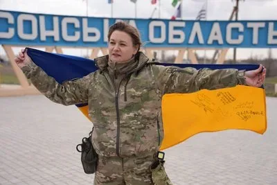 Бойова медикиня Ксенія "Гарпія" з Нової Каховки у формі ЗСУ, яка рятує людей та навчає тактичній медицині. 5