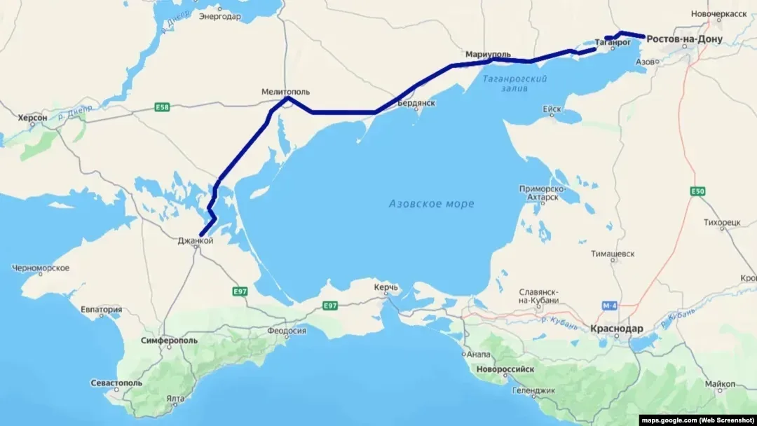 Знищені паливозаправники та вантажівки російських окупантів після ударів ГУР на Херсонщині. 1