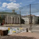 Пошкоджені будинки в Херсоні після обстрілів російськими військами