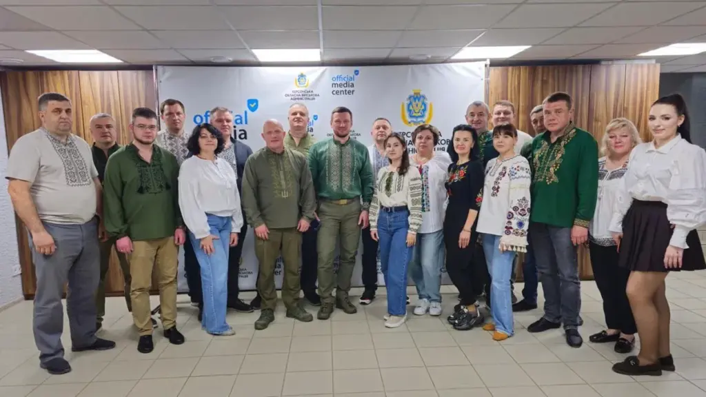 Херсон святкує День вишиванки під українським прапором