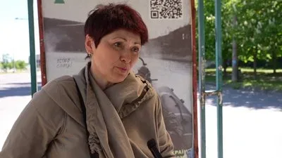 Тролейбус у Херсоні, рух якого тимчасово зупинено через обстріли та дронові атаки російських військ 1