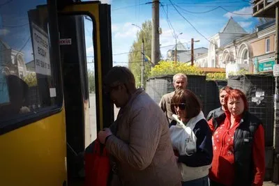Тролейбус у Херсоні, рух якого тимчасово зупинено через обстріли та дронові атаки російських військ 2