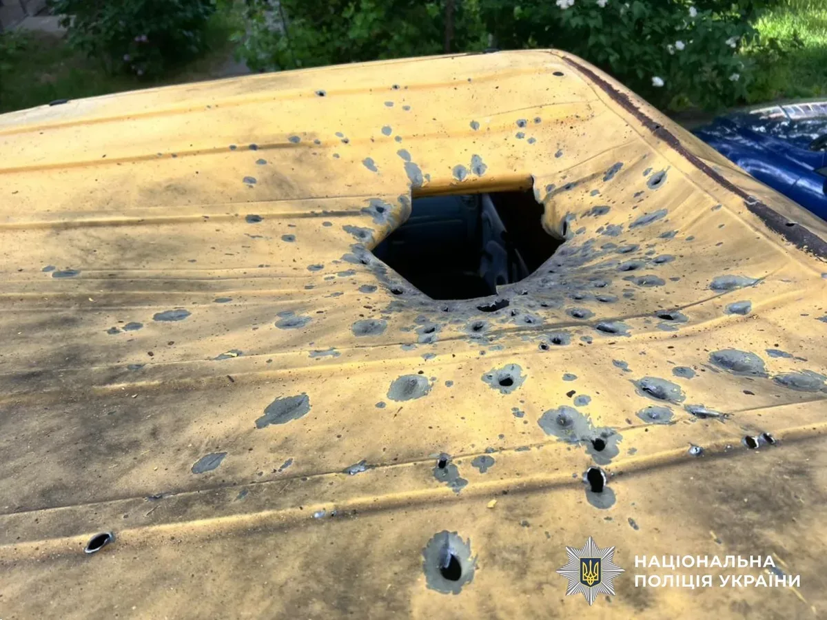 Наслідки російських обстрілів на Херсонщині: пошкоджені будинки та спецтехніка 2