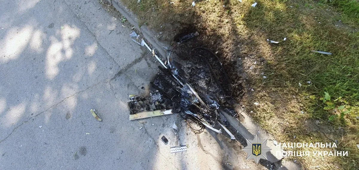 Наслідки російських обстрілів на Херсонщині: пошкоджені будинки та спецтехніка 7