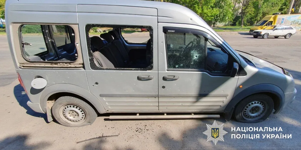 Наслідки російських обстрілів на Херсонщині: пошкоджені будинки та спецтехніка 8