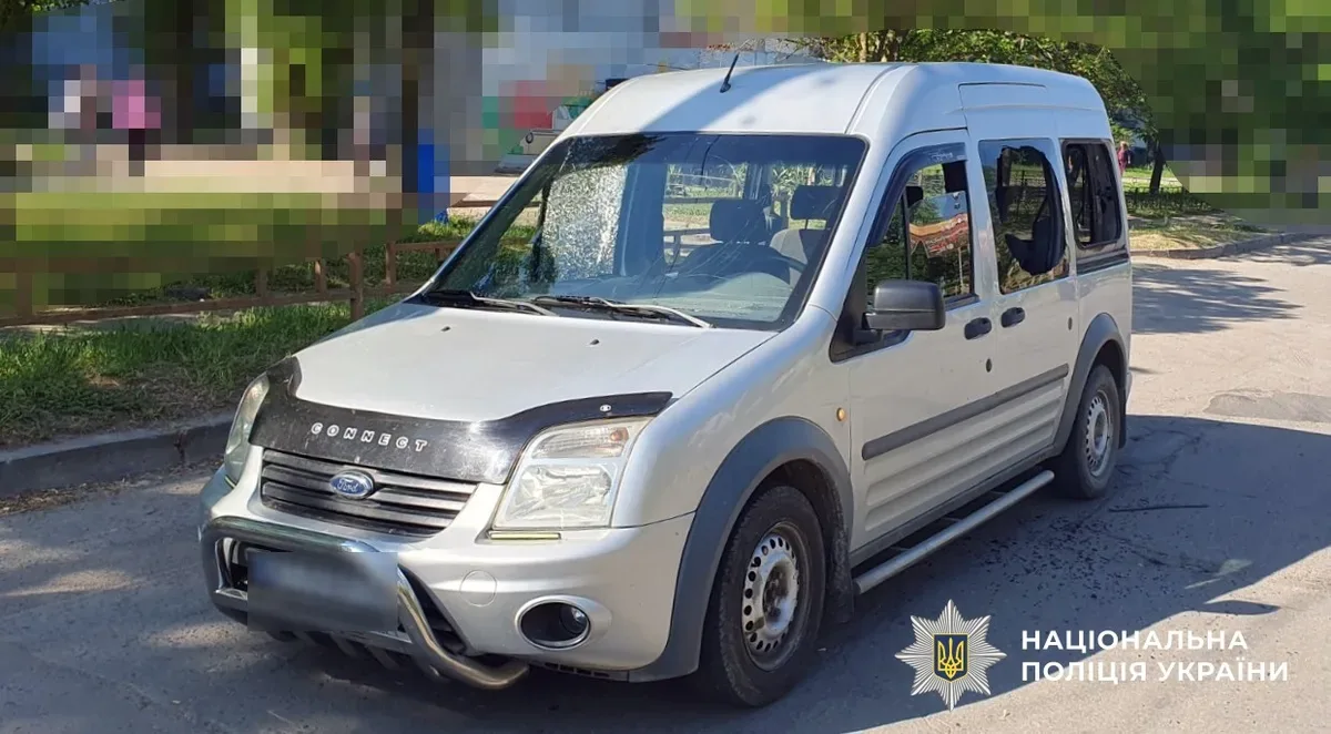 Наслідки російських обстрілів на Херсонщині: пошкоджені будинки та спецтехніка 9