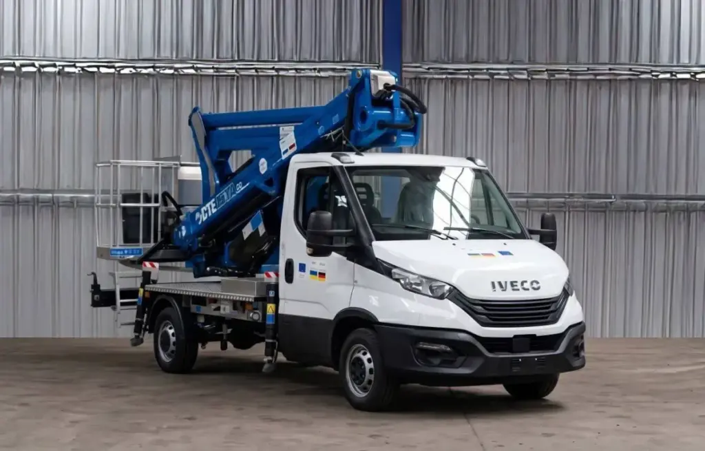 Херсонська громада отримала автовишку IVECO Daily від німецьких партнерів THW