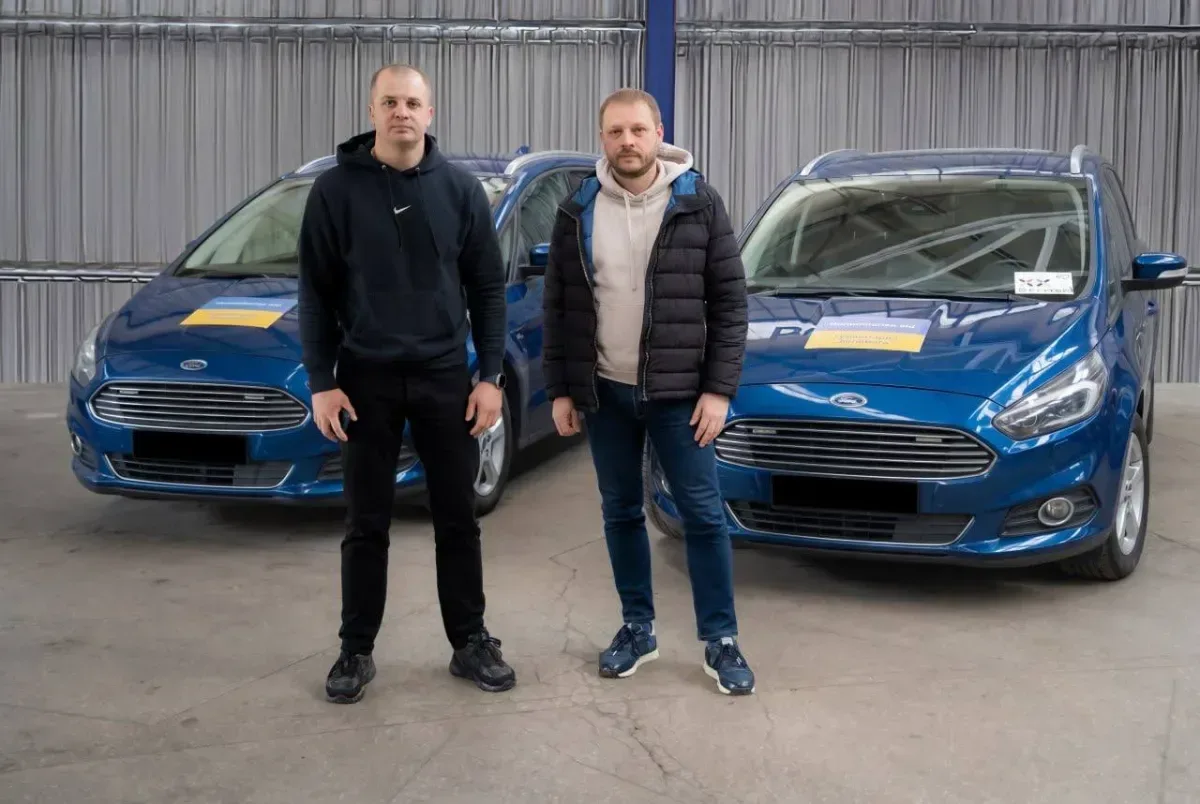 Два легкові автомобілі Ford WA6, передані Херсонській громаді від міста Бонн та Blau-Gelbes Kreuz. 3
