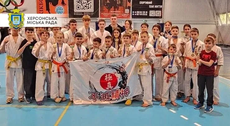 Херсонські каратисти завоювали 17 нагород на чемпіонаті в Миколаєві