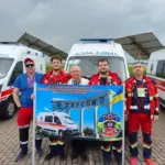 Медики екстреної медичної допомоги надають допомогу в змодельованій ситуації на чемпіонаті України.