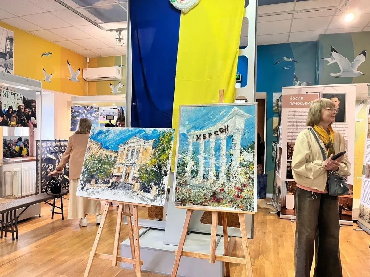 Відвідувачі на заході Херсонського музею в Миколаєві до Дня музеїв, де представлені виставки та проводяться майстер-класи. 4