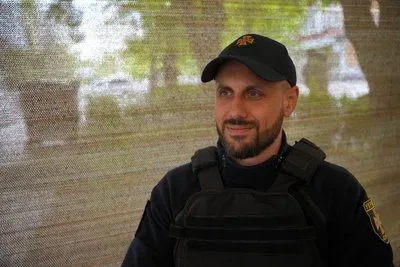 Андрій Гавриляк, рятувальник ДСНС, працює на місці ліквідації наслідків російського обстрілу в Херсоні. 1