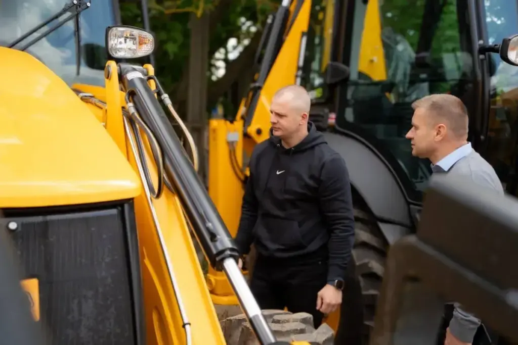 Херсонський водоканал отримав два екскаватори-навантажувачі JCB 3CX ECO