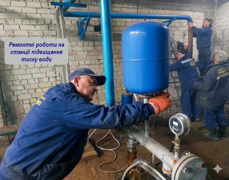 Працівники Херсонського водоканалу усувають витік води на вулицях міста, пошкоджені труби 1