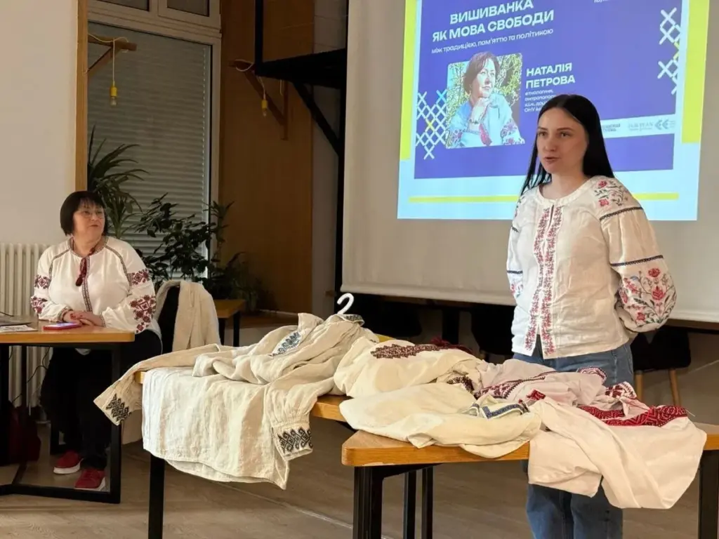 Херсонці долучились до лекції-дискусії про вишиванку в Одесі
