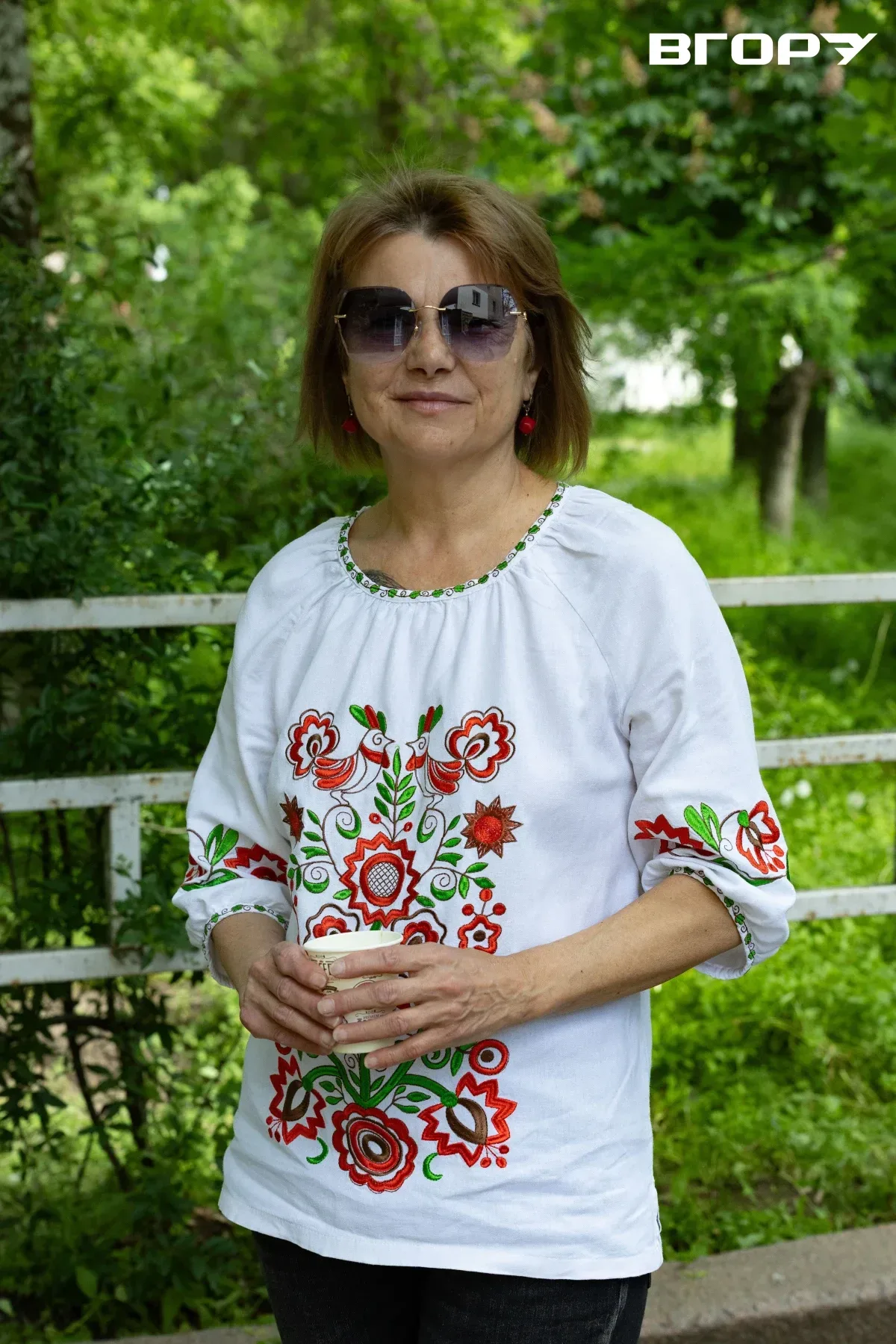 Херсонці святкують День вишиванки, демонструючи різноманіття національного вбрання на вулицях міста. 9