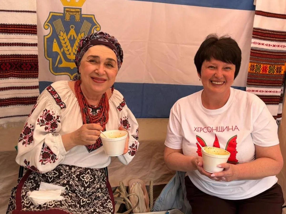 Команда «Вільні разом» представляє культуру Херсонщини в Івано-Франківську, виставка з вишивками та книгами 1