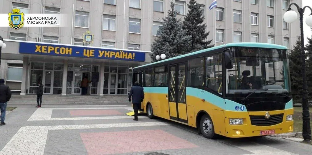 Комунальні автобуси у Херсоні тимчасово призупинили рух 2 травня