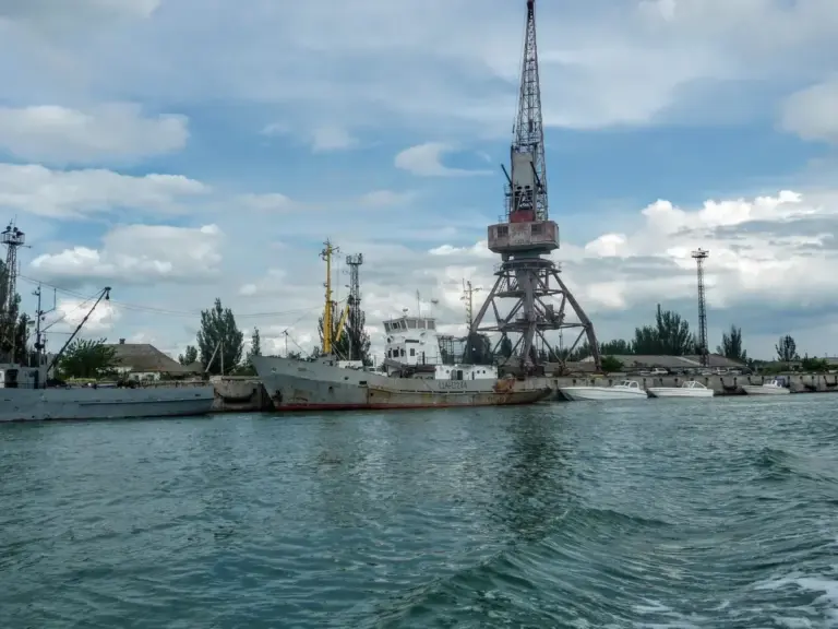 Працівники окупаційного порту в Херсоні не отримують зарплату протягом п'яти місяців, ігнорування керівництвом