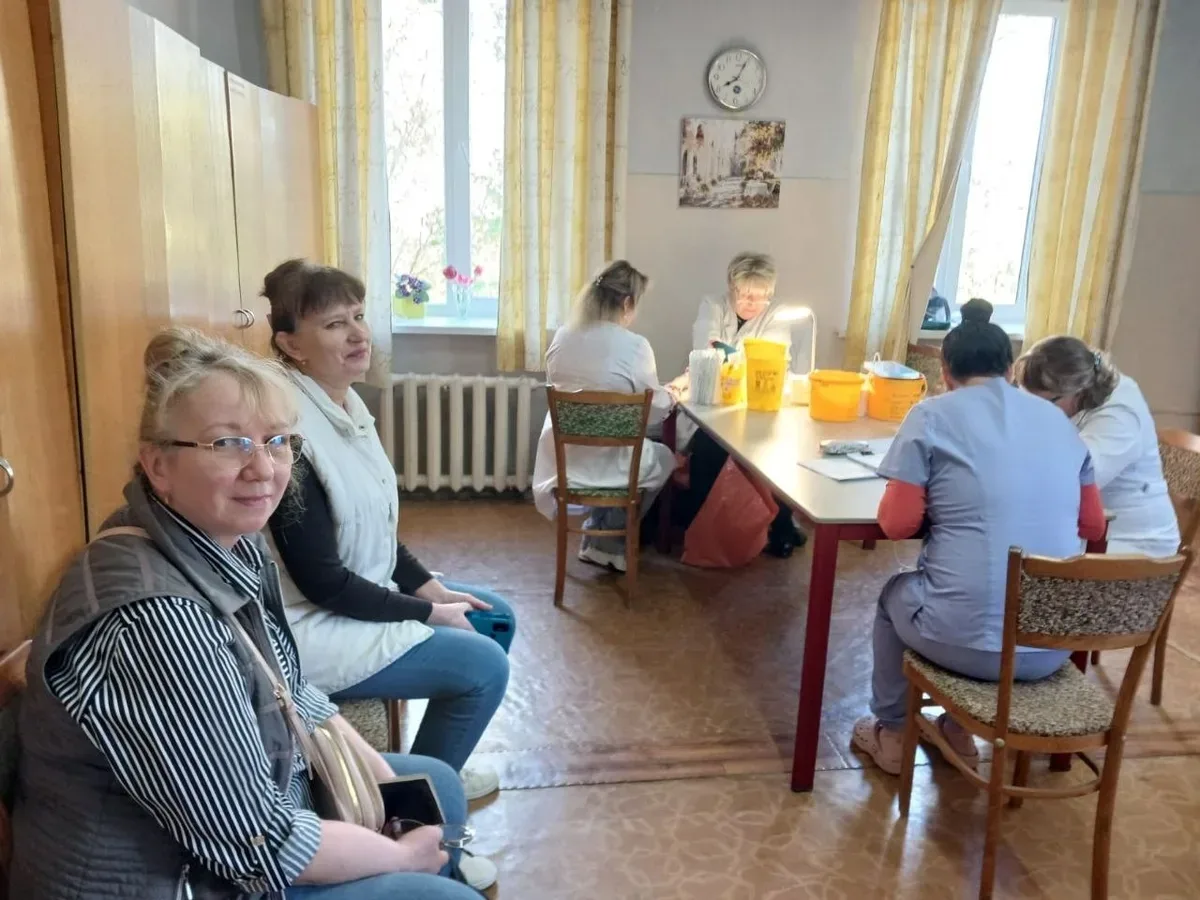 Медики Херсона під час акції з донорства крові, здають кров для потреб лікарень. 2