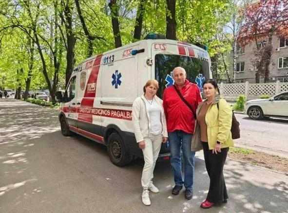 Медична бригада проводить обстеження внутрішньо переміщених осіб у Дніпрі 2