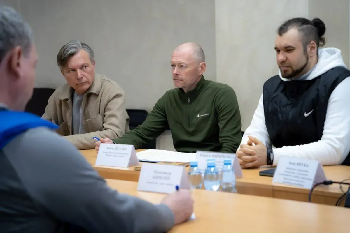Місія ООН з прав людини зустрічається з посадовцями Херсона для документування впливу обстрілів на місто. 1