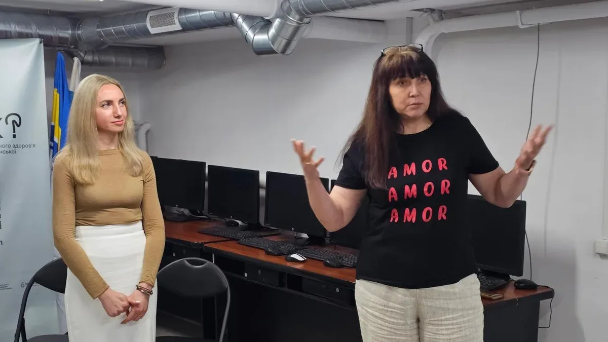 Учасники обговорюють самодопомогу в межах програми «Ти як?» на Херсонщині 1