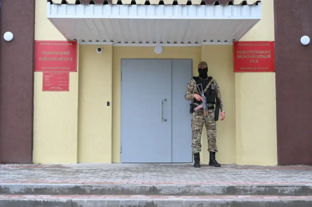 На Херсонщині окупанти засудили жінку на 6,5 років через «гранату»