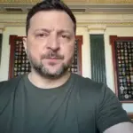 Рятувальники розбирають завали після російського ракетного удару на Херсонщині, пожежа, пошкоджені будівлі, люди отримують допомогу