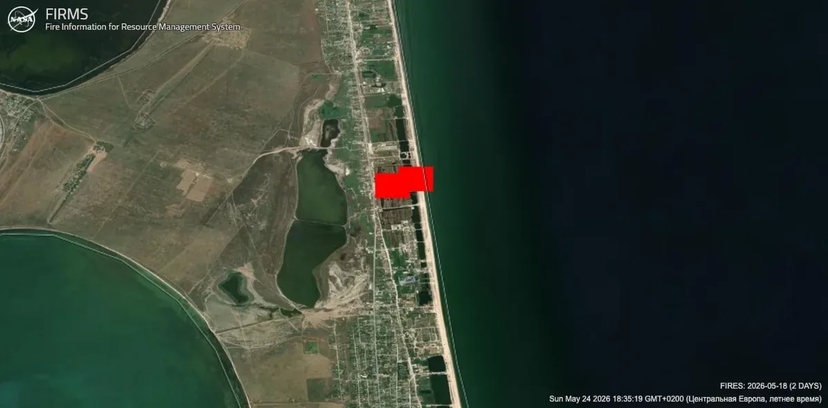 Супутникові знімки NASA FIRMS, що демонструють теплові аномалії та пожежі в Генічеській Гірці після удару по штабу ФСБ. 1