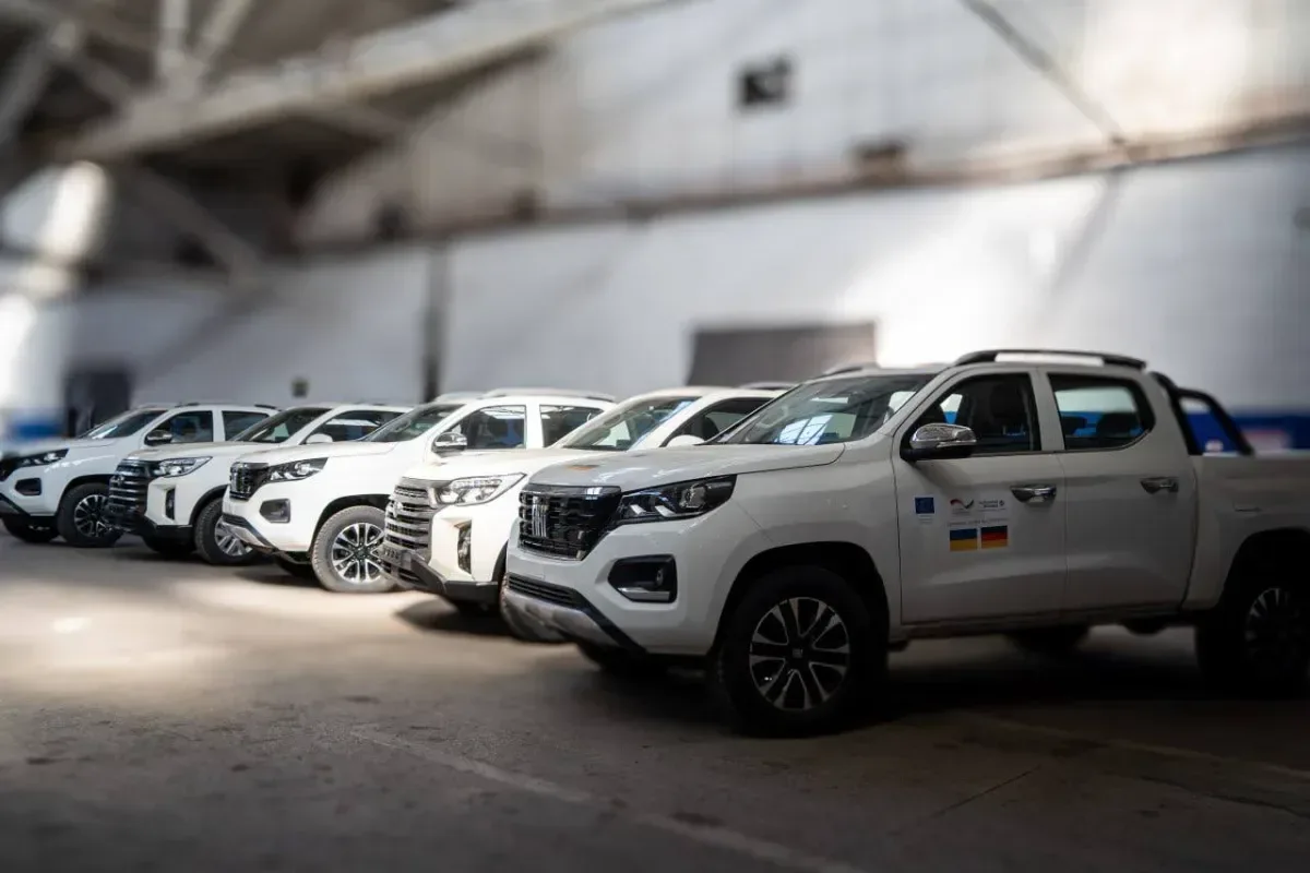 Херсон отримав 5 нових автомобілів від німецького THW. Вони посилять критичну інфраструктуру та допоможуть реагувати на обстріли. 4
