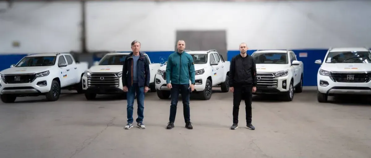 Херсон отримав 5 нових автомобілів від німецького THW. Вони посилять критичну інфраструктуру та допоможуть реагувати на обстріли. 6