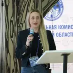 Судове засідання щодо Марини Захарової, очільниці окупаційного виборчкому Херсонщини, обвинуваченої у колабораційній діяльності.