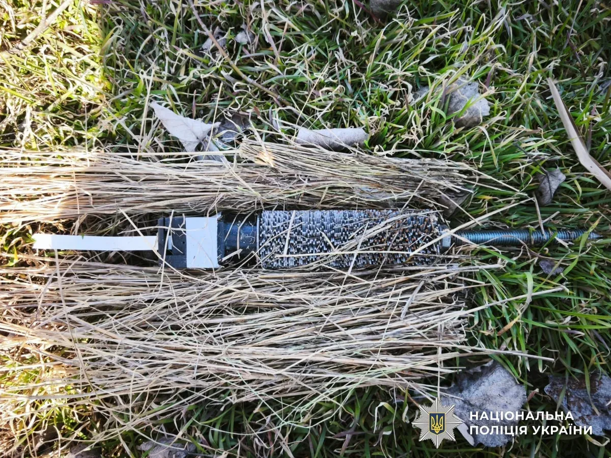 Російські військові мінують житлові квартали Херсона, використовуючи різні типи вибухових пристроїв. 4